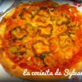 Pizza vegetal con borde de queso