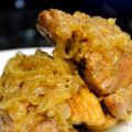 POLLO ENCEBOLLADO: