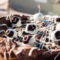 Tarta de chocolate y cerezas