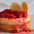 Mini cheesecake con bizcocho de limón y fresas