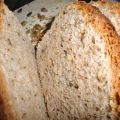 Pan de molde con nueces, pipas y sésamo
