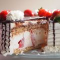 PASTEL DE FRESAS CON NATA