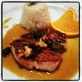 Mariposa de salmón en salsa de naranja oriental