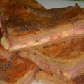 EMPANADA DE HOJALDRE CON RELLENO DE PIZZA