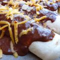 Enchiladas de pollo con salsa de cacao y chile.