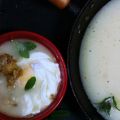 Sopa de arroz con pollo crujiente y huevo[...]