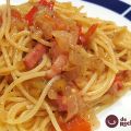 Espaguetis con plátano, bacon y salsa suave de[...]