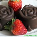 Rosas de chocolate rellenas de fresas