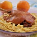 CONFIT DE PATO SOBRE  PASTA CON SALSA DE NARANJA