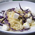 Ensalada de cous cous con lombarda y queso feta
