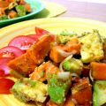 Ensalada de boniato y aguacate con cebolla