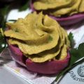 Huevos rosas rellenos