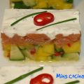Tartar de salmón con ensalada de mango y pepino[...]