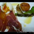 Huevos Mollet sobre Jamón plancha y hortalizas