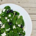 ensalada de espinacas, arándanos y feta con[...]