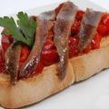 PINCHO DE ANCHOAS Y PIMIENTOS ROJOS