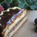 Pastel de galletas con chocolate y crema
