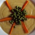 Crema de puerros con zanahoria y guisantes