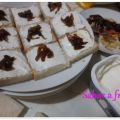 Canapés de queso crema con cebolla caramelizada