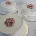 Disfrutad de vuestra tarta de boda sin[...]