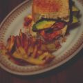 Sandwich de tortilla francesa con aguacate