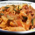 Pasta con pollo y calabacín en salsa de tomate[...]