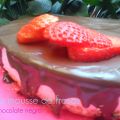 Mousse de fresa  con cobertura de chocolate