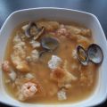 SOPA DE PESCADO CON PAN TOSTADO Y SALSA[...]