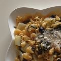 Coditos con acelgas y aceitunas