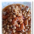 Garbanzos con calamares y langostinos