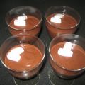 Mousse de chocolate con  nubes de azúcar