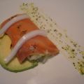 ROLLITOS DE SALMON AHUMADO RELLENO DE TABULE.