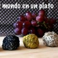 Bolitas de queso azul y uvas