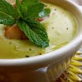 Crema de guisantes secos con hierbabuena.