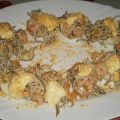 HUEVOS RELLENOS DE GULAS Y GAMBAS