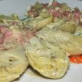 Alcachofas con jamón en salsa de vino.