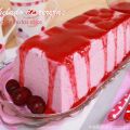 Postre helado de cerezas con salsa de frutos[...]