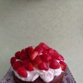 Tarta de chocolate con mascarpone y fresas
