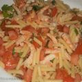 MACARRONES CON TOMATES Y GAMBAS