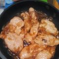 Filetes de pollo con cebolla caramelizada a la[...]