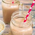 Smoothie de chocolate con copos de avena y coco