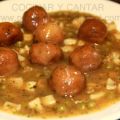 ALBÓNDIGAS DE POLLO CON SEPIA Y GUISANTES