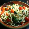 Espaguetis con espinacas y jitomate cherry