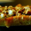 Pizzeta de calabacín, atún y parmesano