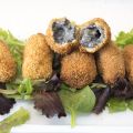 Croquetas de chipirones en su tinta