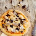 Pizza de butifarra, setas y alioli gratinado