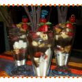 Triffle navideño con frutos de estación.