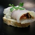 PINTXO DE BACALAO AHUMADO CON SALSA DE AJO
