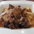 Confit de pato al Jerez con setas y patatas