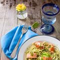 Espagueti con salmón fresco y salsa al pesto